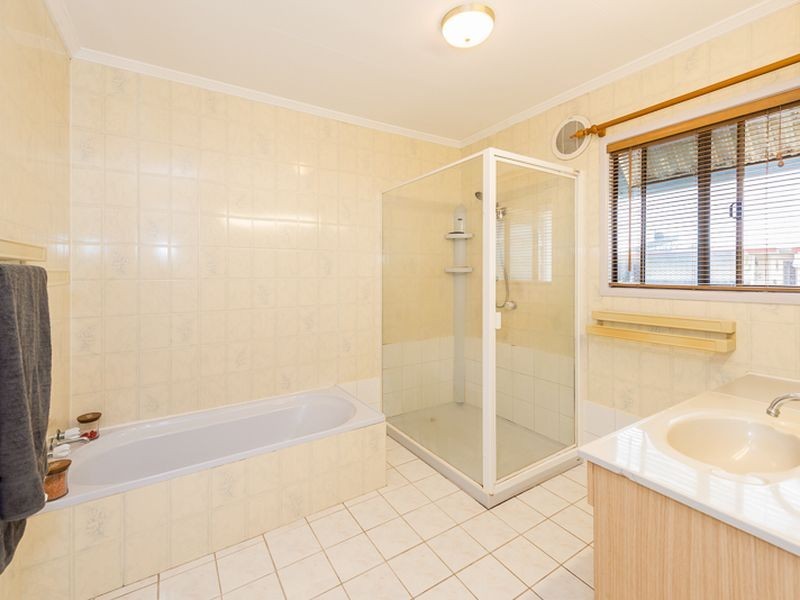 17 Schafer Street, Clinton QLD 4680