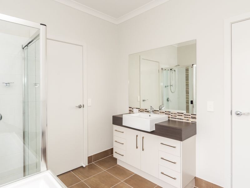 37 Parkway Crescent, Kirkwood QLD 4680