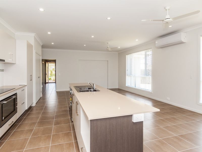 37 Parkway Crescent, Kirkwood QLD 4680