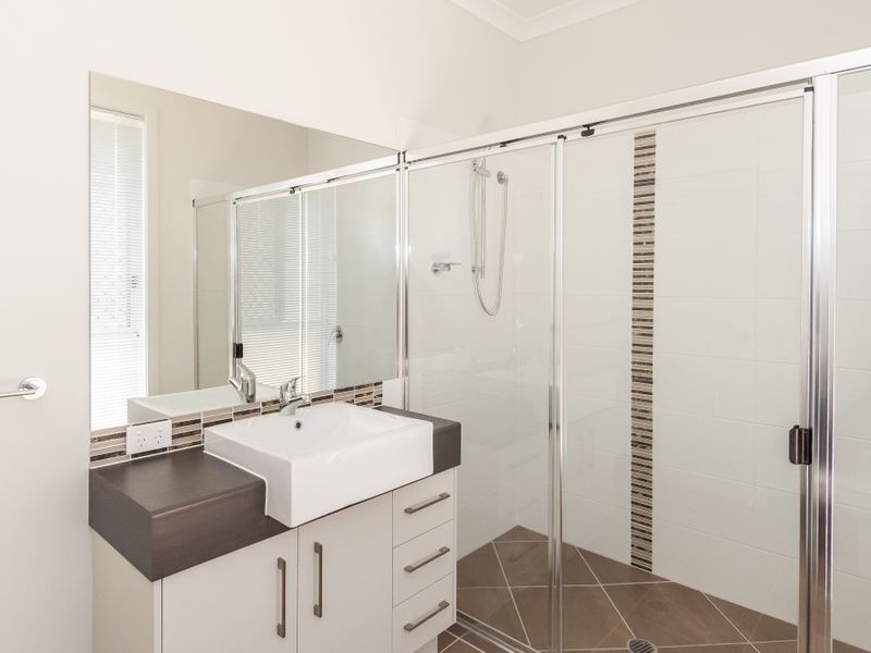 37 Parkway Crescent, Kirkwood QLD 4680