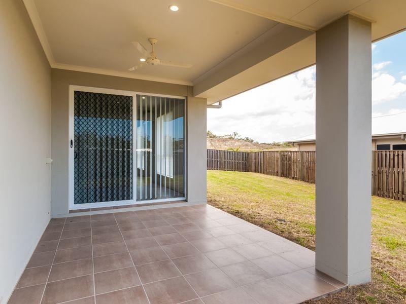 37 Parkway Crescent, Kirkwood QLD 4680