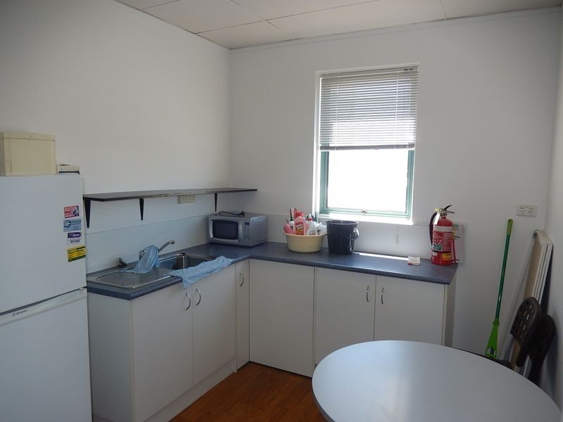 2/172 Goondoon Street, Gladstone QLD 4680