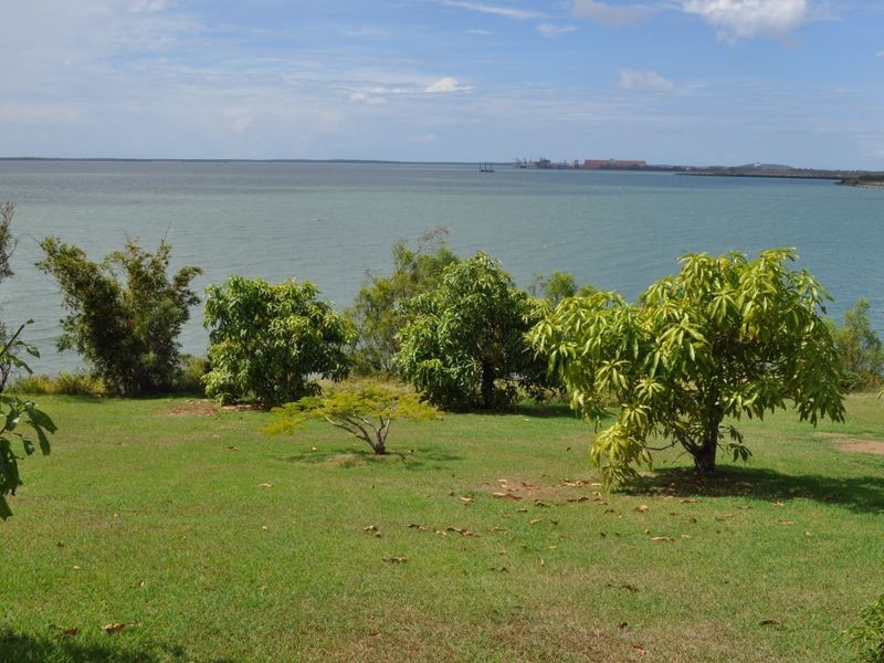 4 The Esplanade, Barney Point QLD 4680