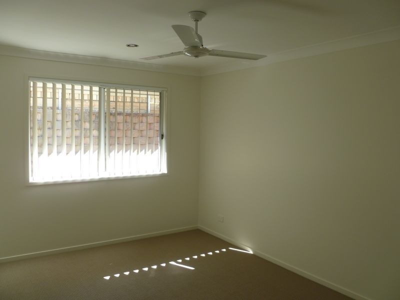 27 Dartmouth Close, Clinton QLD 4680