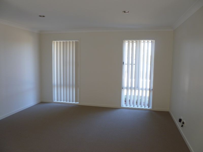 27 Dartmouth Close, Clinton QLD 4680