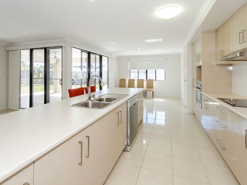 24 Daintree Boulevard, New Auckland QLD 4680