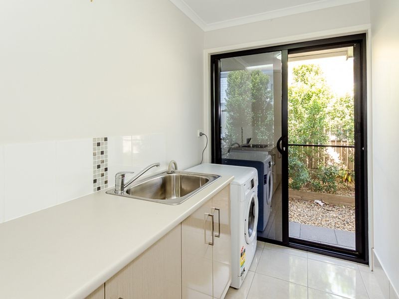 24 Daintree Boulevard, New Auckland QLD 4680