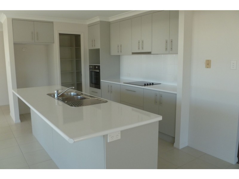 34 Bottlebrush Drive, Kirkwood QLD 4680