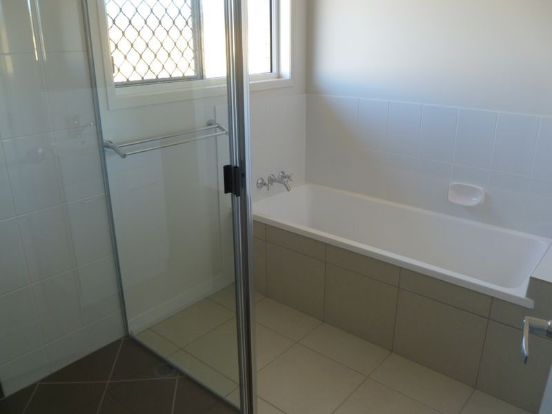 34 Bottlebrush Drive, Kirkwood QLD 4680