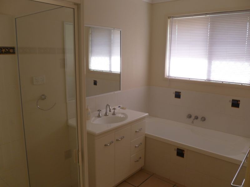4 LEONIE COURT, Gladstone QLD 4680