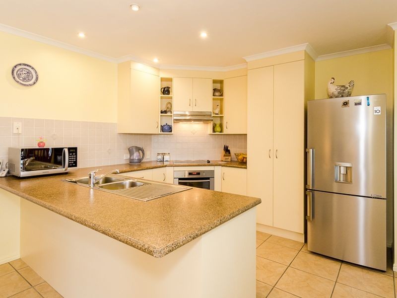 15 Craigmoor Court, New Auckland QLD 4680