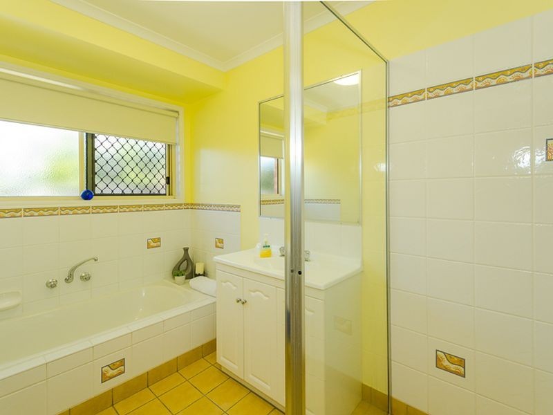 15 Craigmoor Court, New Auckland QLD 4680