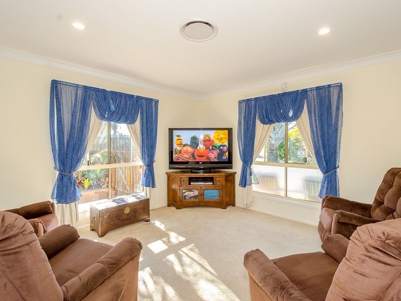 6 Walker Street, Clinton QLD 4680