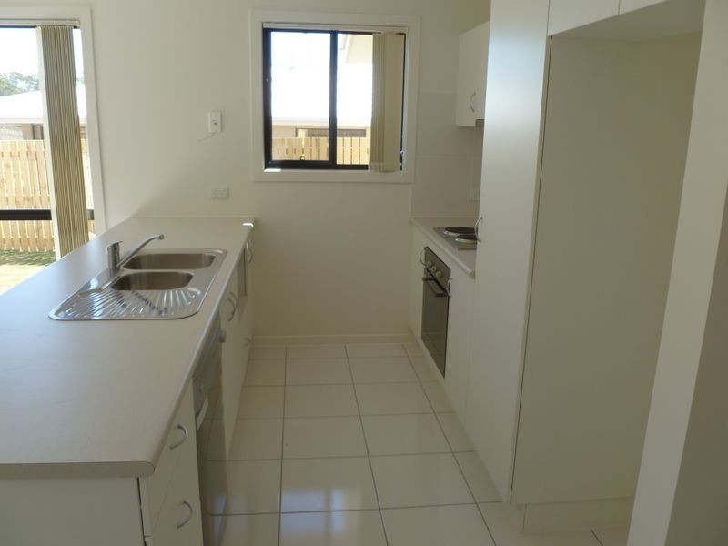 8 Giles Street, Glen Eden QLD 4680