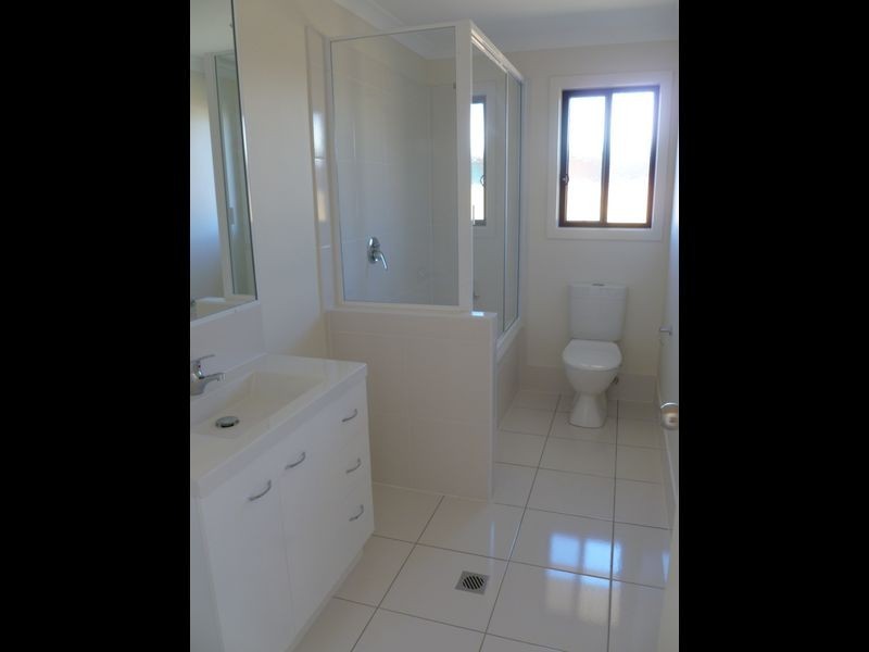 8 Giles Street, Glen Eden QLD 4680