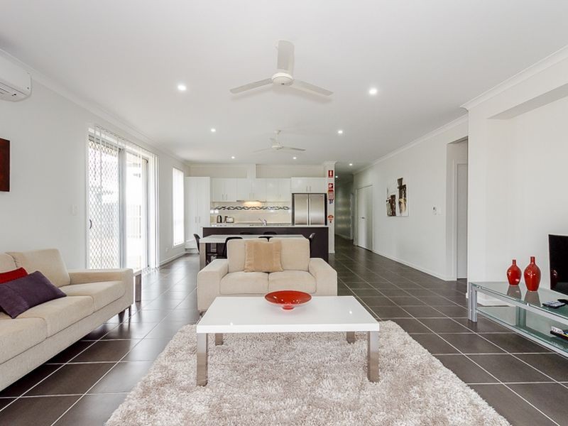 2 Bushlark Place, New Auckland QLD 4680
