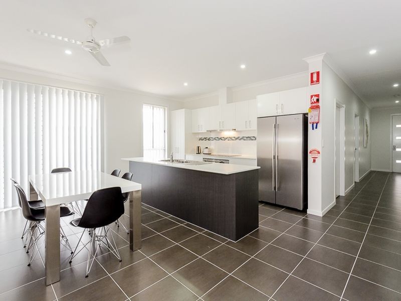 2 Bushlark Place, New Auckland QLD 4680