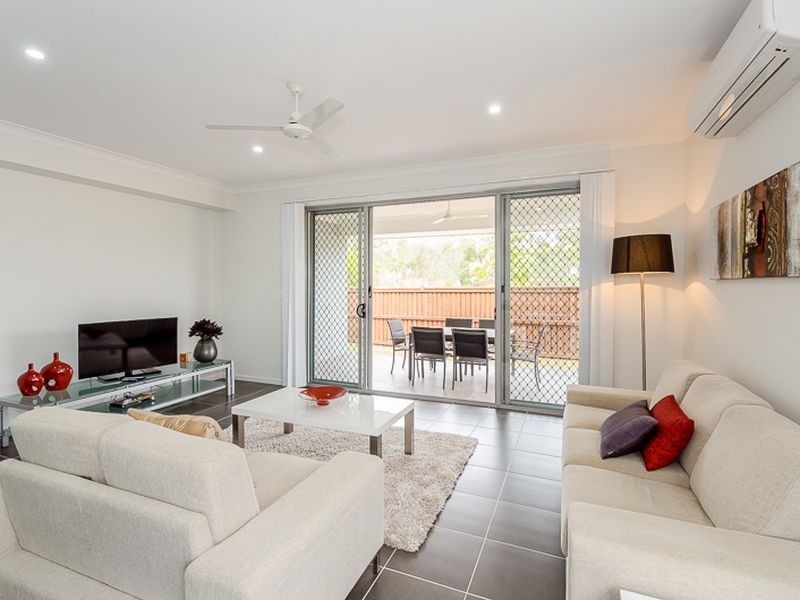 2 Bushlark Place, New Auckland QLD 4680
