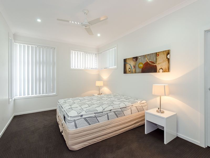2 Bushlark Place, New Auckland QLD 4680