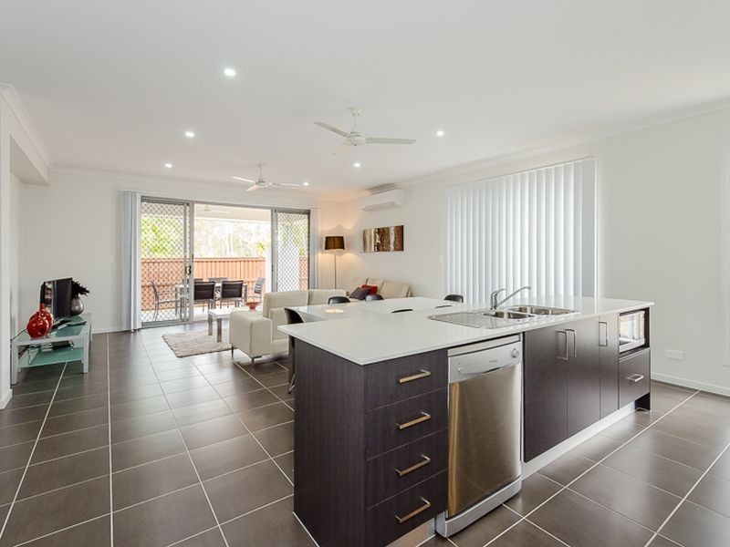 2 Bushlark Place, New Auckland QLD 4680