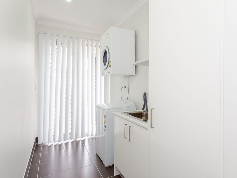 2 Bushlark Place, New Auckland QLD 4680