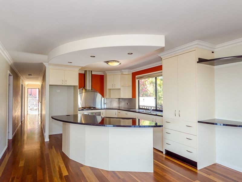 38 Willow Street, New Auckland QLD 4680