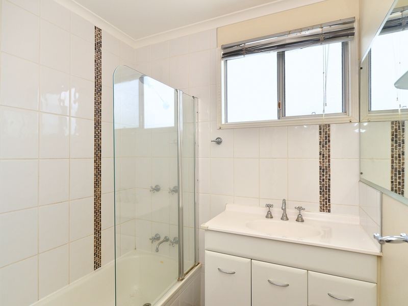 4 Harrier Avenue, New Auckland QLD 4680