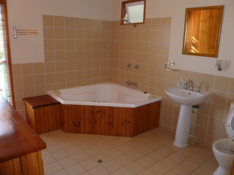 22 Williamson Street, West Gladstone QLD 4680