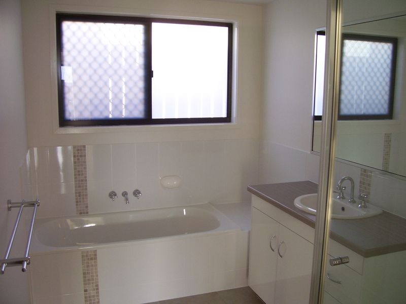 42 DARTMOUTH CLOSE, Gladstone QLD 4680