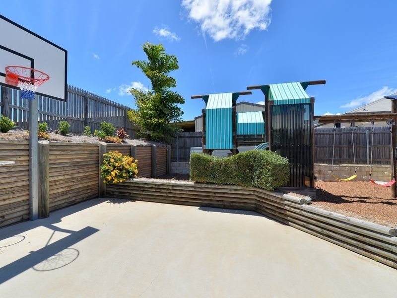 13 Wyara Close, Clinton QLD 4680