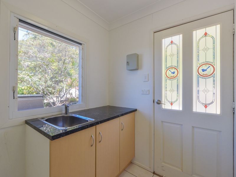 4 Adelaide Street, South Gladstone QLD 4680