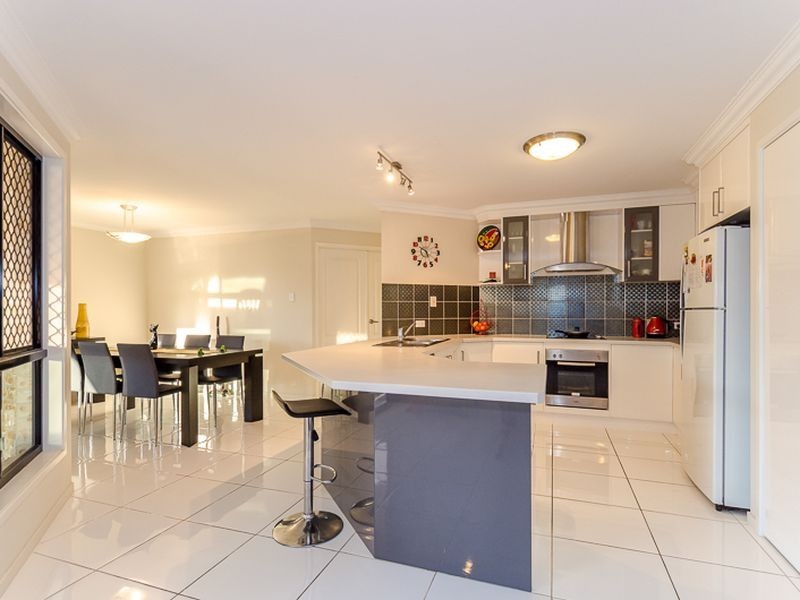 14 Southern Cross Close, Telina QLD 4680