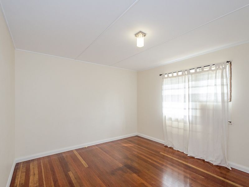 25 Charles Street, West Gladstone QLD 4680