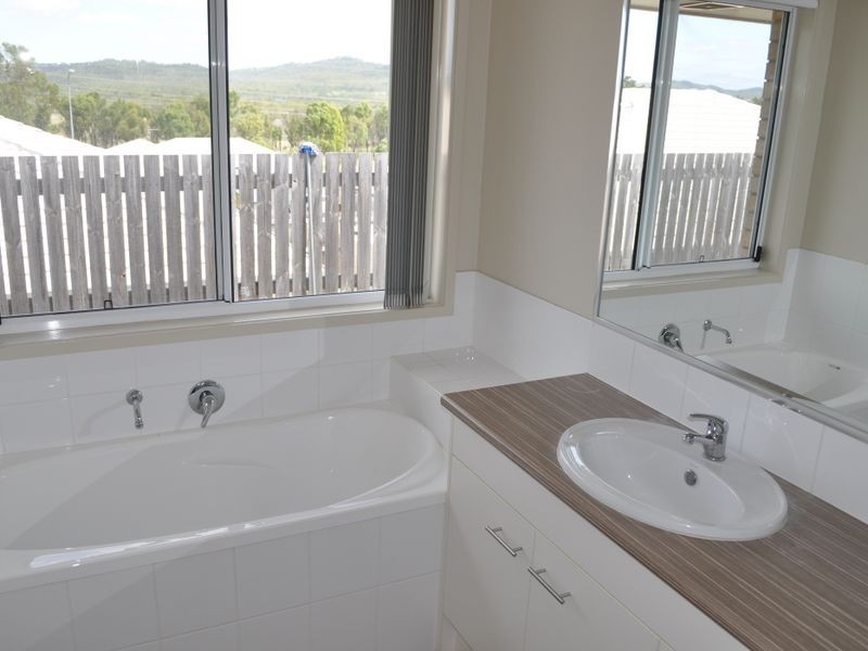 25 Dartmouth Close, Clinton QLD 4680