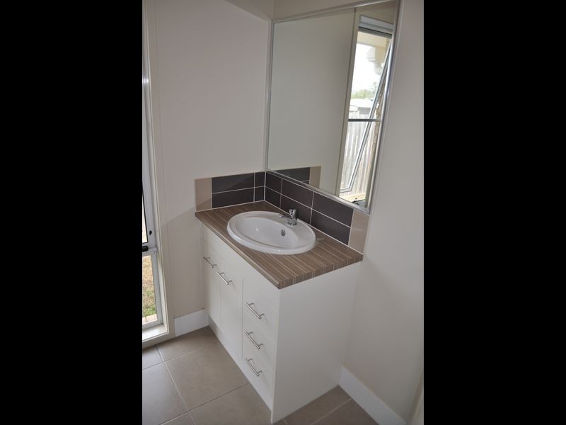 25 Dartmouth Close, Clinton QLD 4680