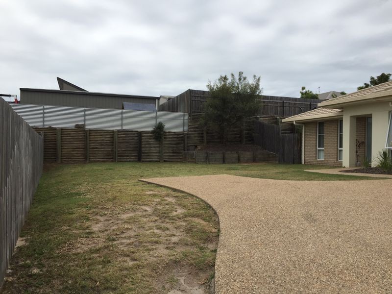 25 Dartmouth Close, Clinton QLD 4680