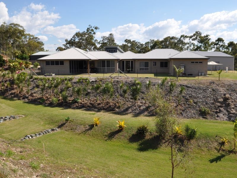 4 Tree Tops Close, Glen Eden QLD 4680
