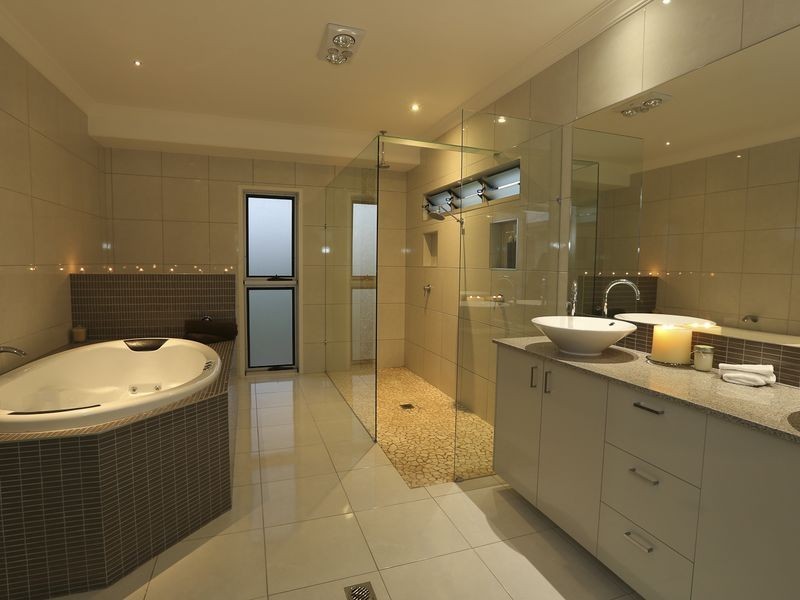 4 Tree Tops Close, Glen Eden QLD 4680