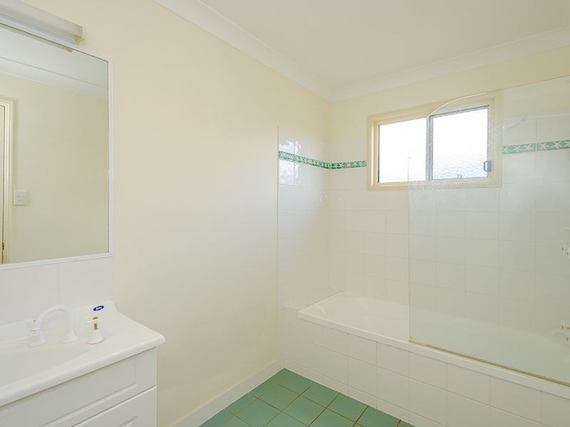 72 Penda Avenue, New Auckland QLD 4680