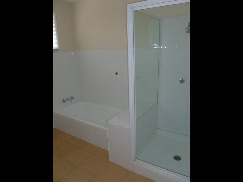 52 Beak Street, New Auckland QLD 4680