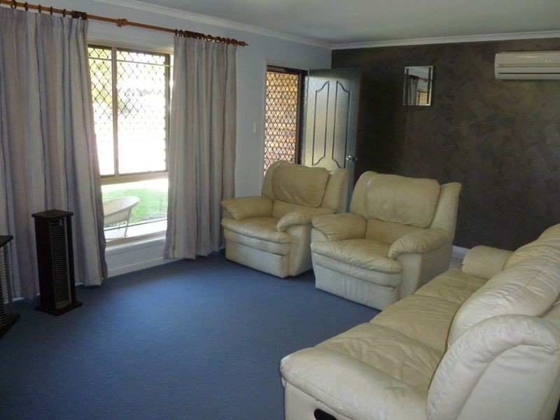 18 Rosslyn Close, Clinton QLD 4680