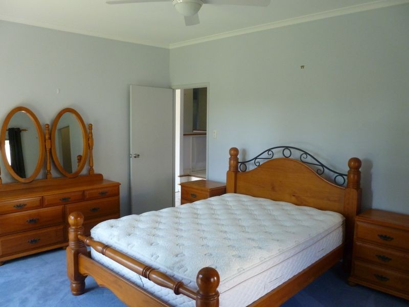 18 Rosslyn Close, Clinton QLD 4680