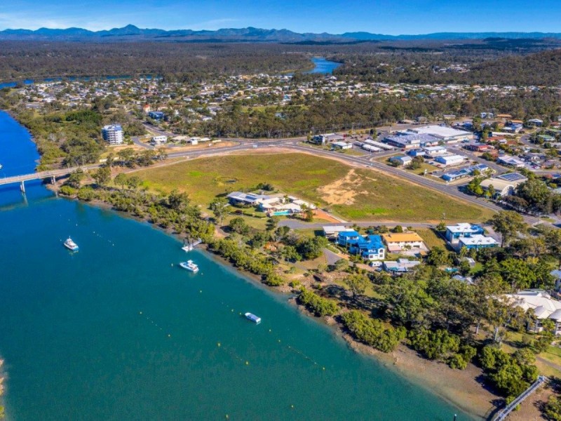 11 River Drive, Boyne Island QLD 4680