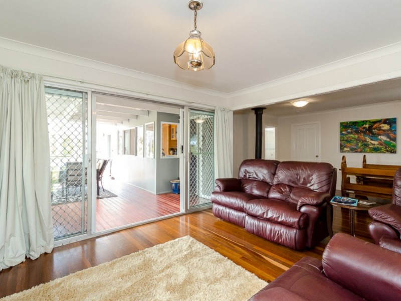 11 River Drive, Boyne Island QLD 4680