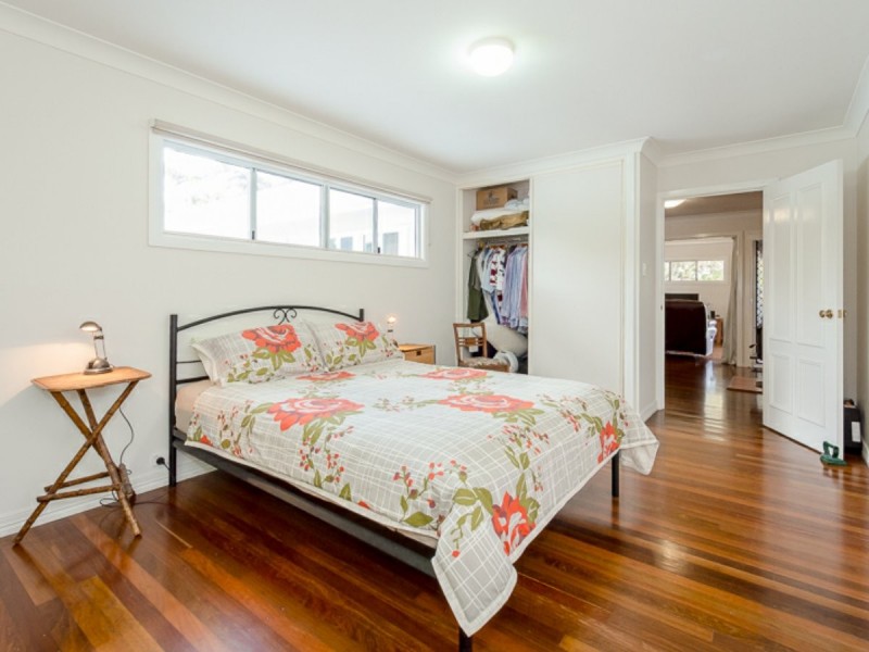 11 River Drive, Boyne Island QLD 4680