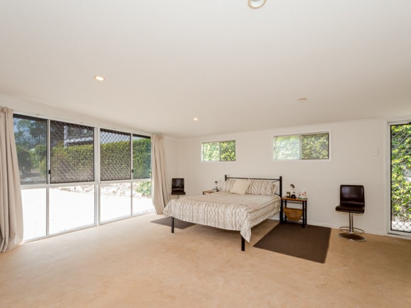 11 River Drive, Boyne Island QLD 4680