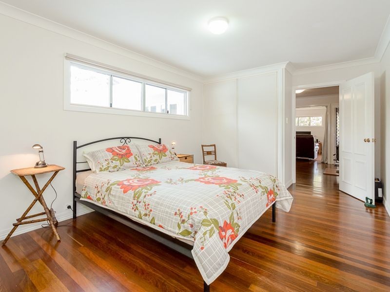 11 River Drive, Boyne Island QLD 4680