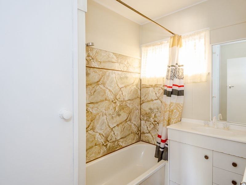 16 Hetherington Street, West Gladstone QLD 4680