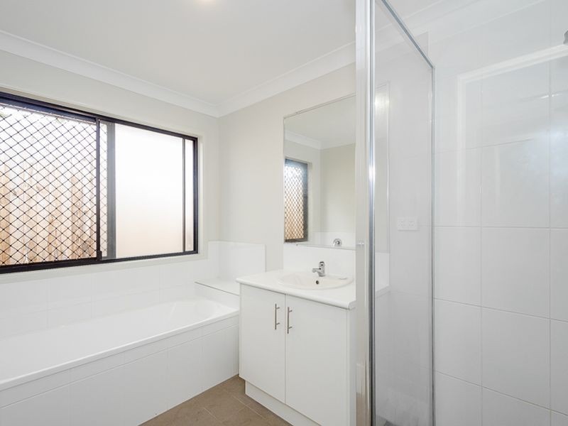 6 Walnut Street, New Auckland QLD 4680