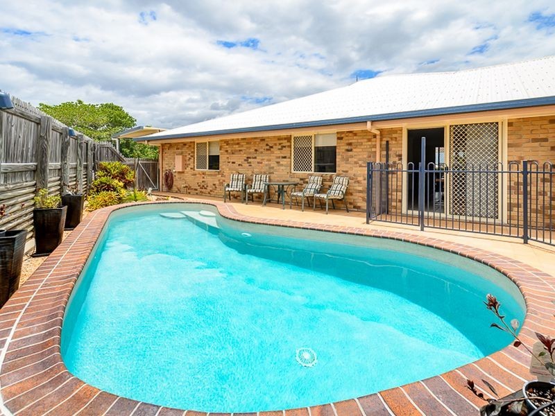 11 Buckingham Court, Telina QLD 4680